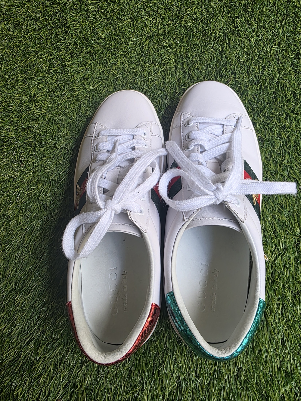 Gucci White Low-Top Sneakers with Green and Red Stripe Accent - Picture 5 of 8